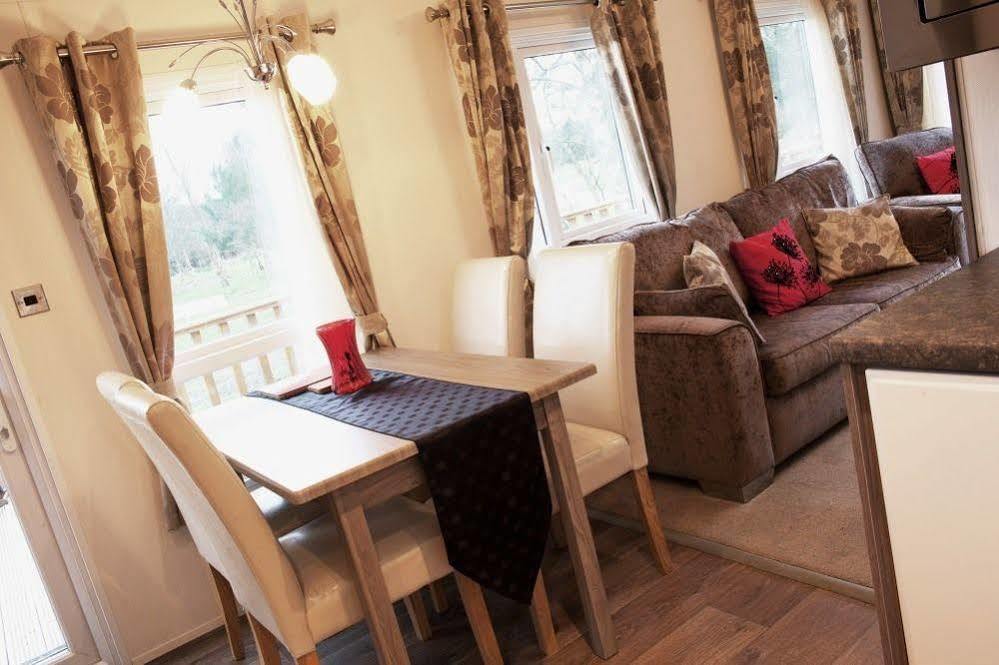 Felmoor Park Apartment มอร์เพท ภายนอก รูปภาพ